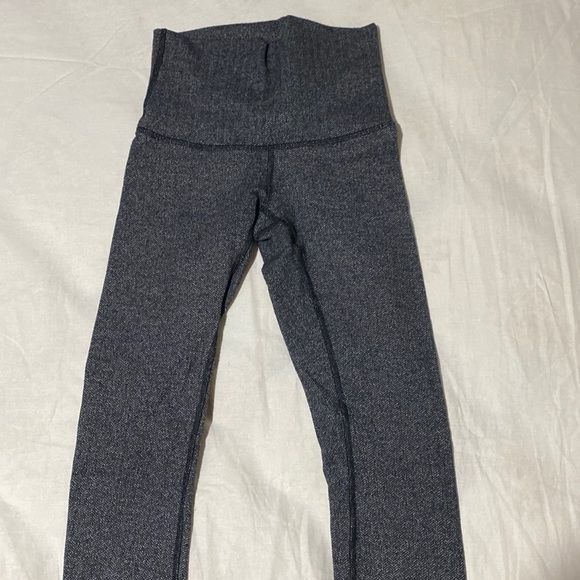 Lululemon high rise align Leggings - Picture 5 of 6